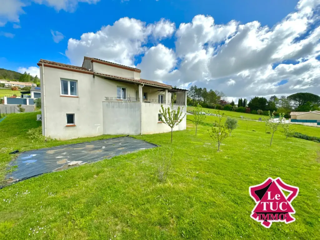 Maison contemporaine à Penne d'Agenais avec double garage et terrain de 1015 m²