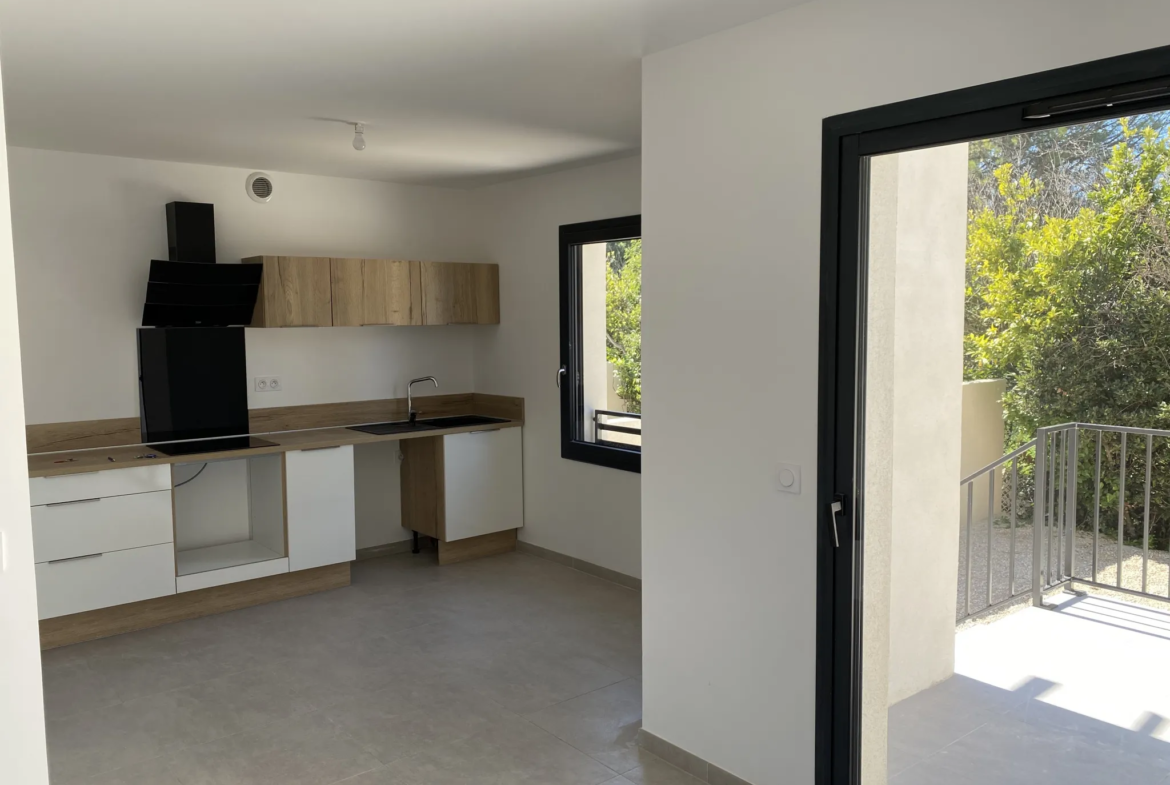 Maison moderne à vendre à Orange avec garage et cour 