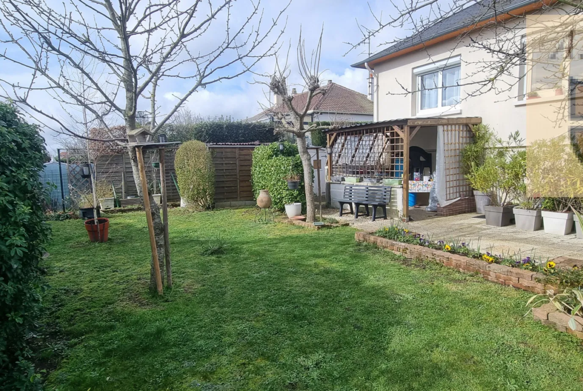 Vente d'un pavillon sur sous-sol à Vendôme avec jardin 