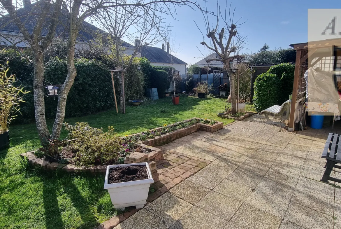 Vente d'un pavillon sur sous-sol à Vendôme avec jardin 