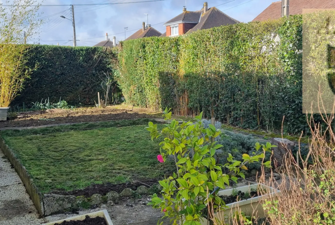 Vente d'un pavillon sur sous-sol à Vendôme avec jardin 