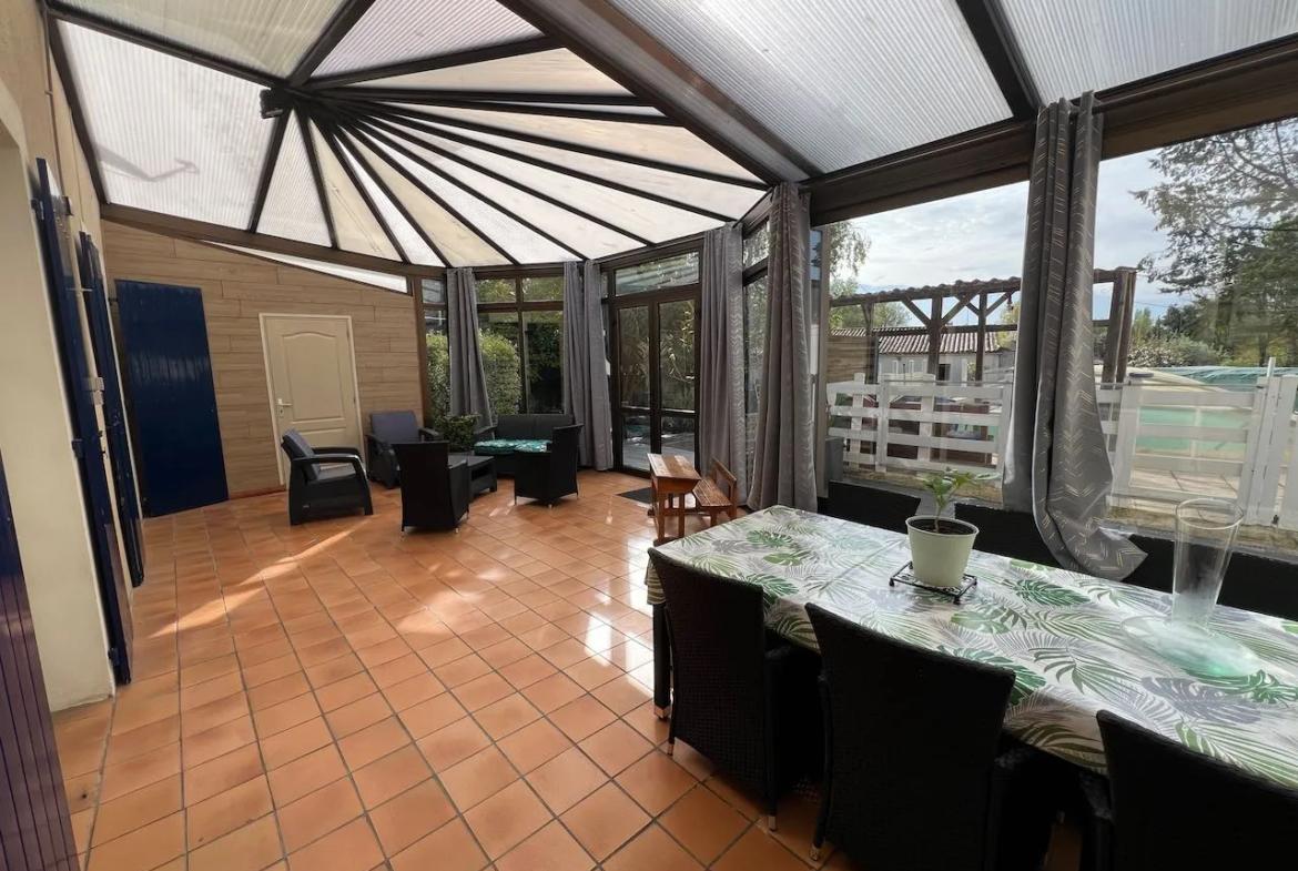 Maison de bourg à vendre à Sainte-Hermine - 244 m², jardin et garage 