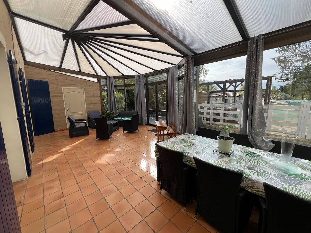 Maison de bourg à vendre à Sainte-Hermine - 244 m², jardin et garage 