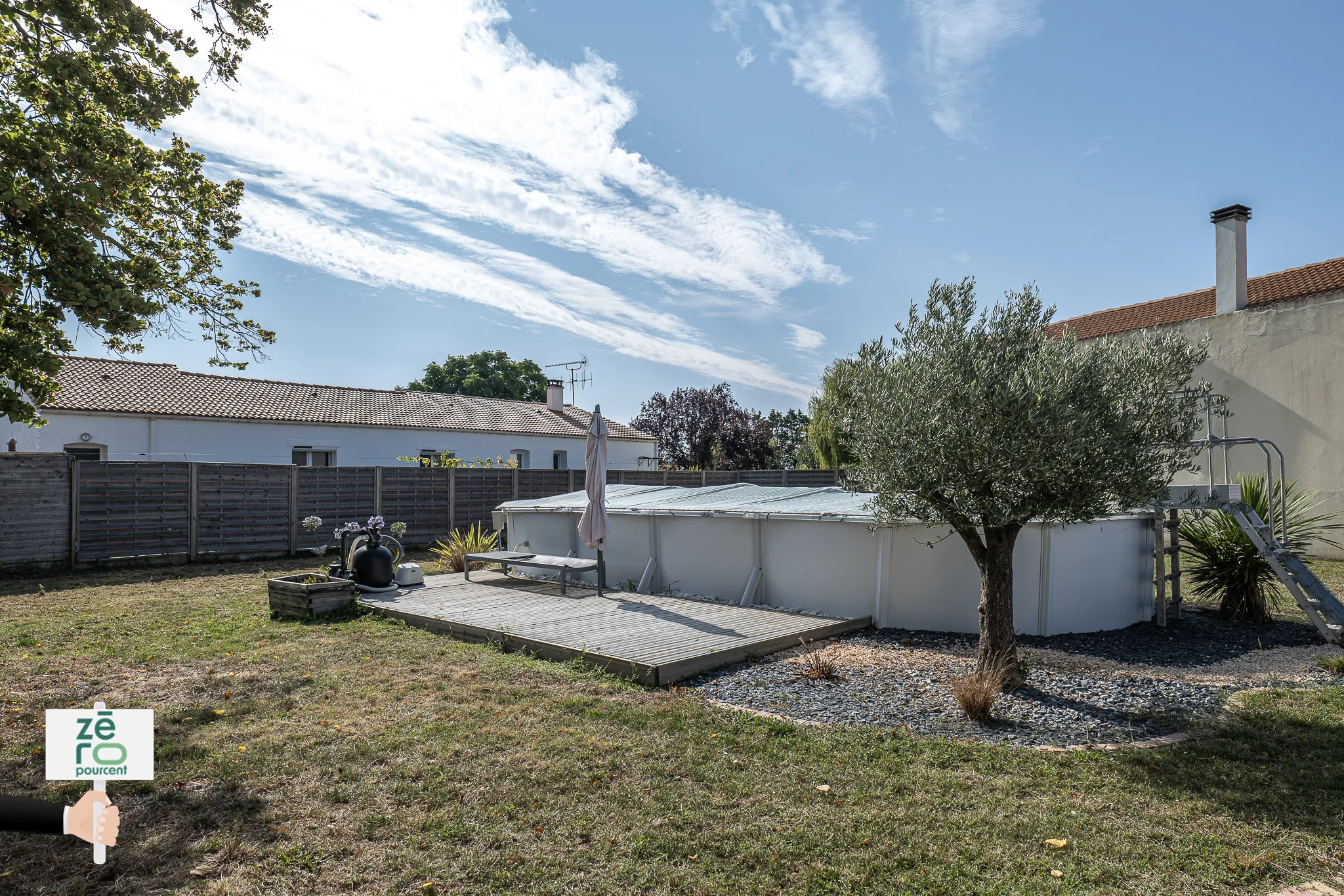 Longère à vendre à Grues avec piscine et jardin 