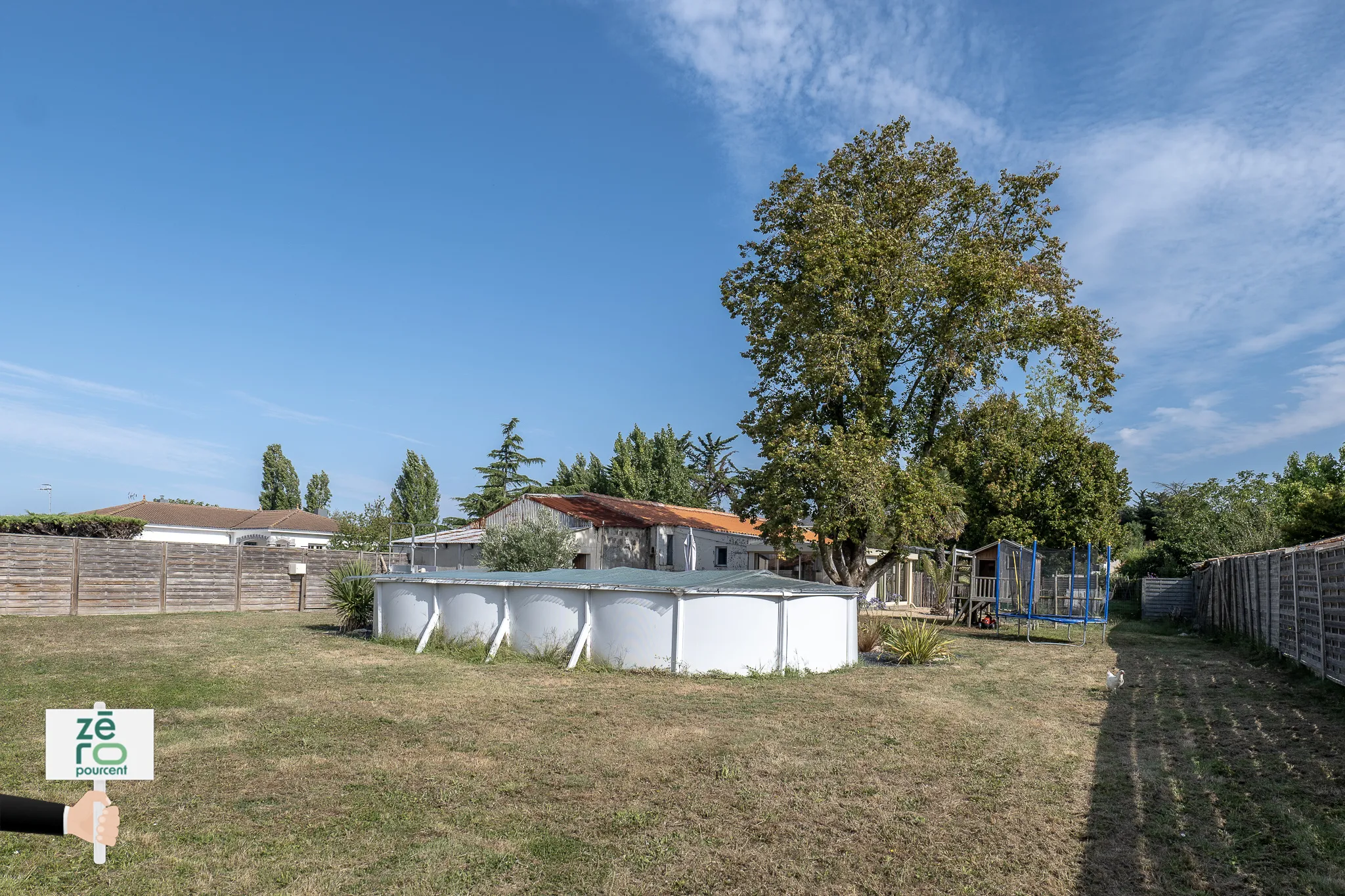 Longère à vendre à Grues avec piscine et jardin 