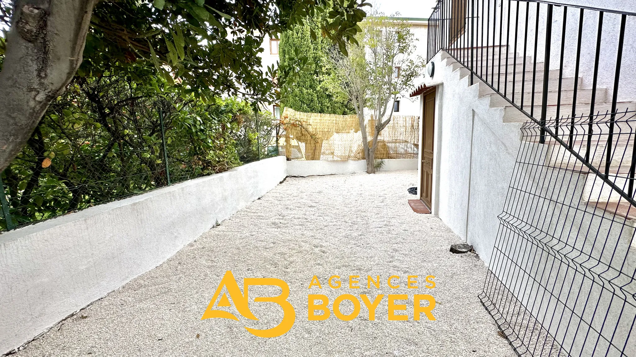 À vendre: Appartement T2 en Rez de Jardin à Bandol avec Parking Privé 