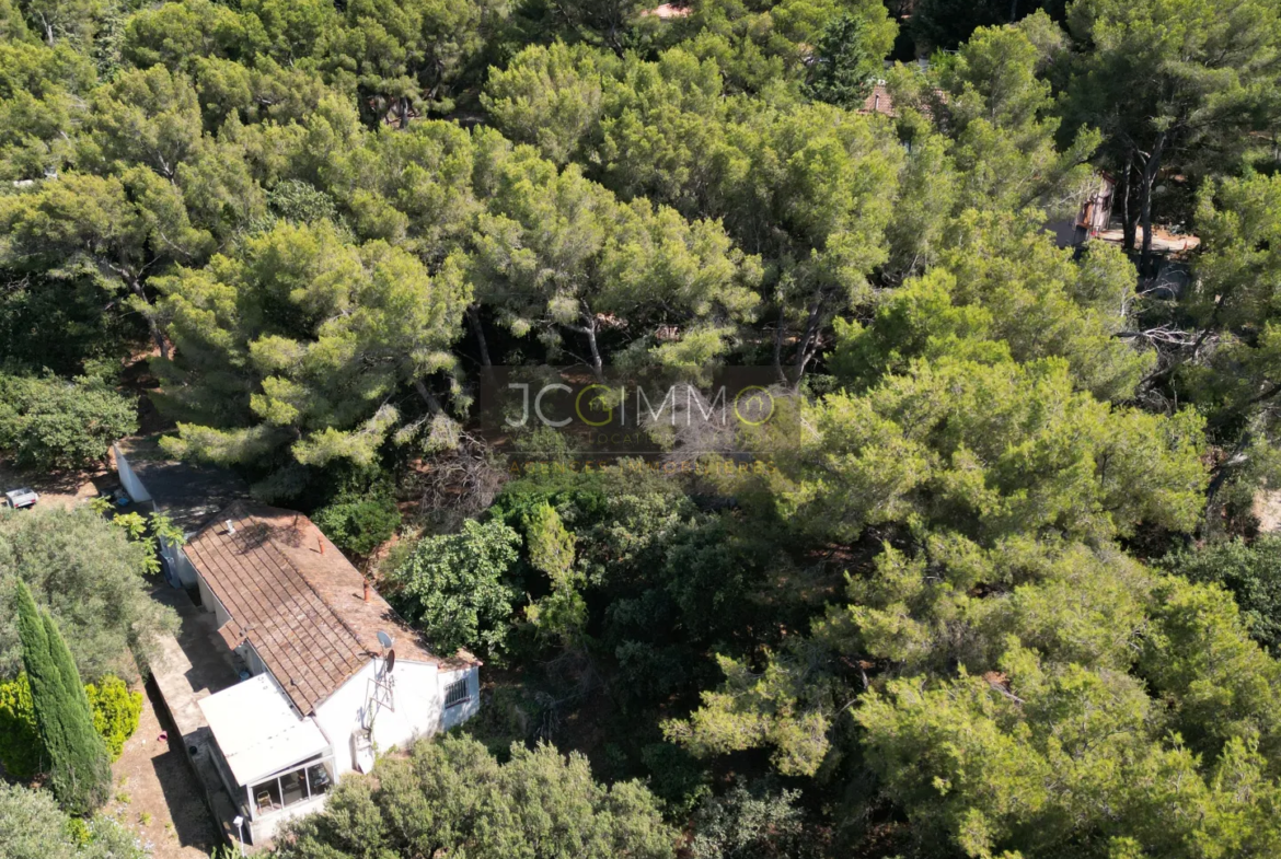 Terrain à vendre à La Valette du Var avec vue - Possibilité de 2 logements 