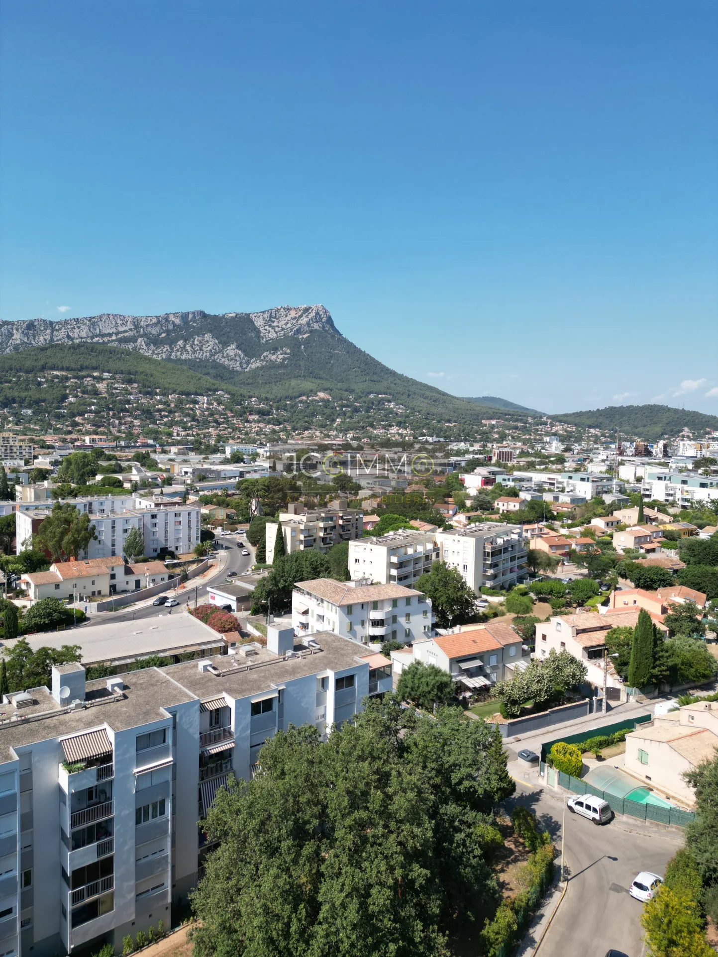 Terrain à vendre à La Valette du Var avec vue - Possibilité de 2 logements 