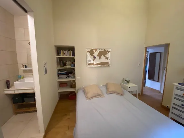 À vendre : bel appartement T3 rénové à Nîmes, proche de la Maison Carrée 