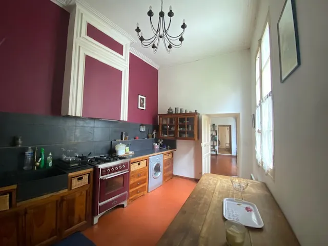 À vendre : bel appartement T3 rénové à Nîmes, proche de la Maison Carrée 