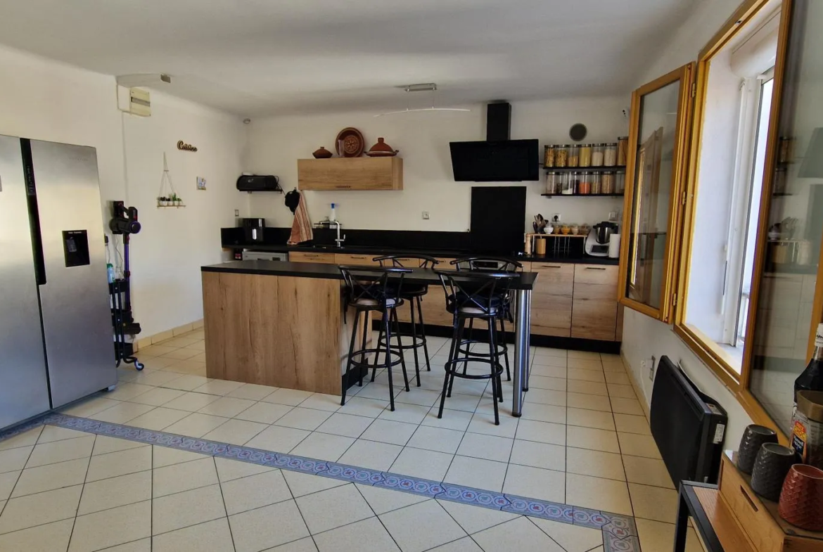 Maison de village en Ardèche avec studio et garage - 200 000 € 