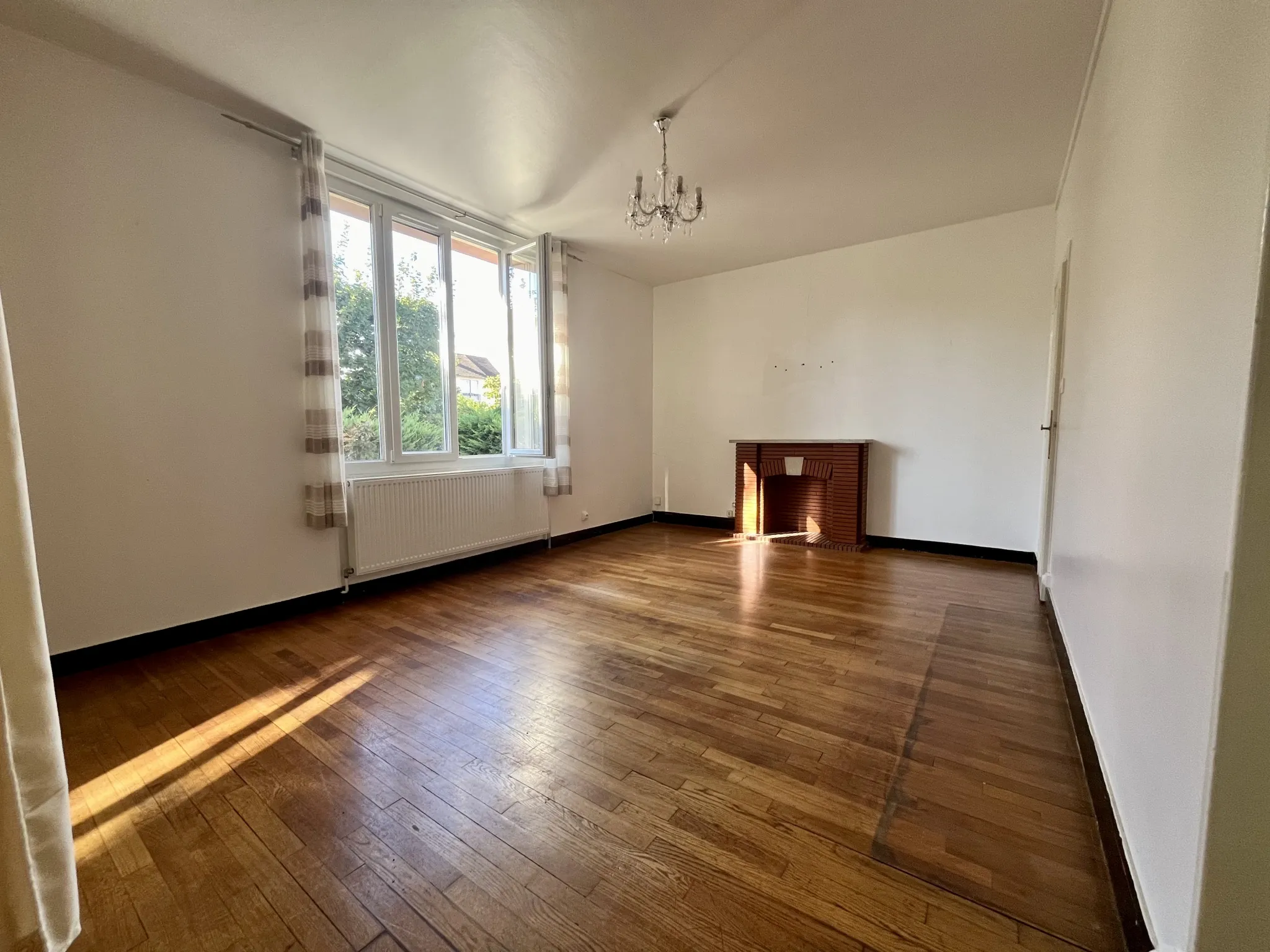 Maison charmante de 5 pièces à vendre à Auxerre 