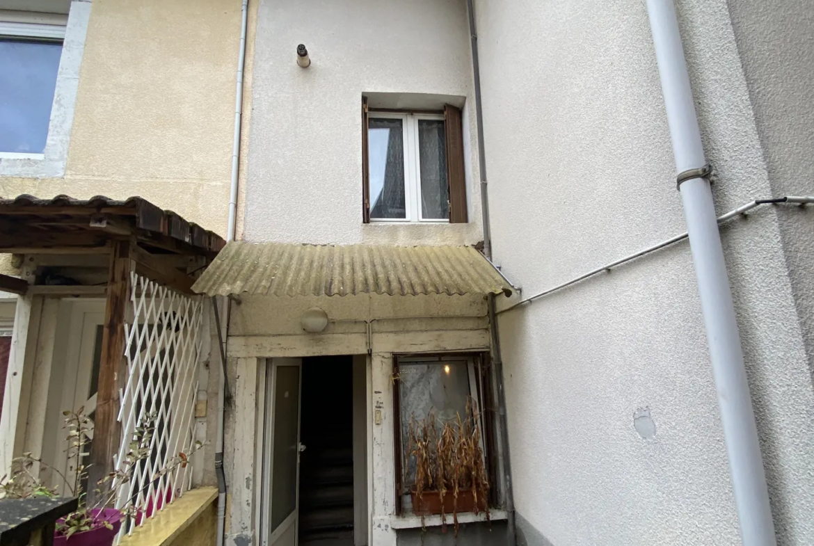 Maison ancienne de 2 appartements à vendre à Bourguignon 