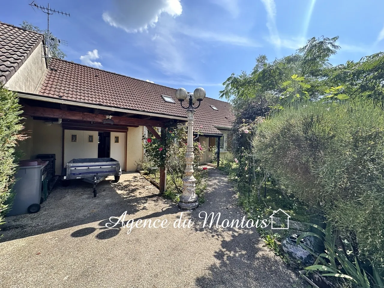 Maison traditionnelle à rafraîchir entre Donnemarie et Montereau 