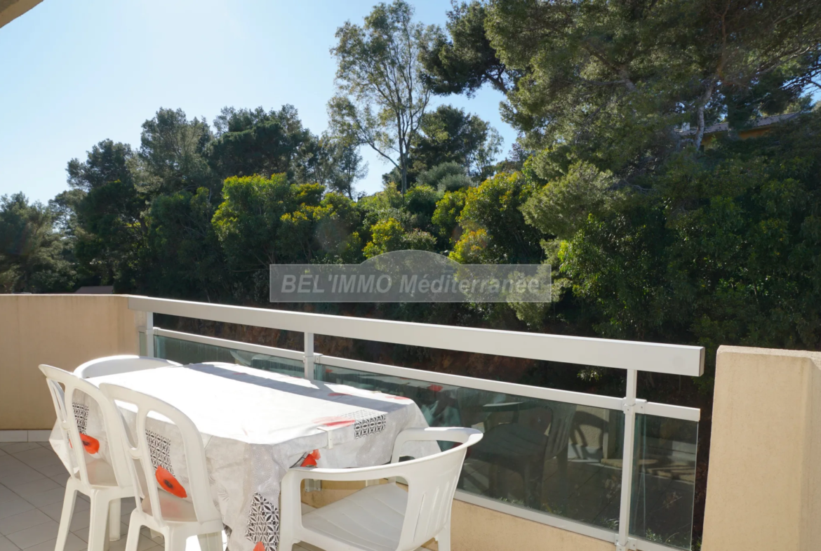 Appartement 2 pièces meublé avec terrasse et garage à Cavalaire sur mer 