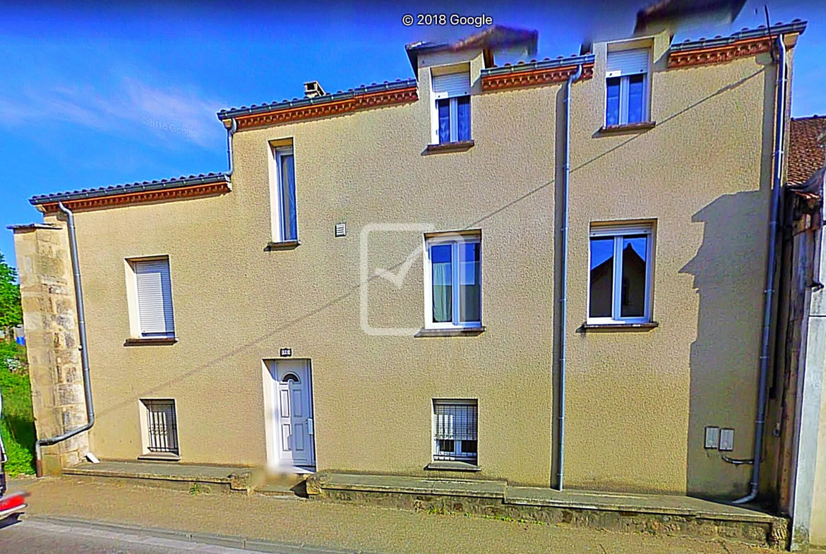 Maison de ville à vendre à Gourdon - 270 m² avec jardin et garage 