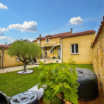 Maison de ville à vendre à Gourdon - 270 m² avec jardin et garage