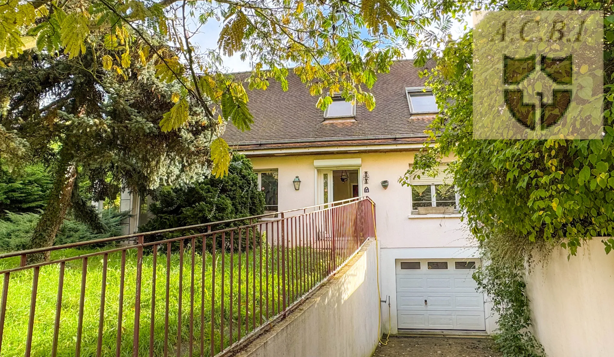 Maison avec sous-sol total à vendre près de Chartres 