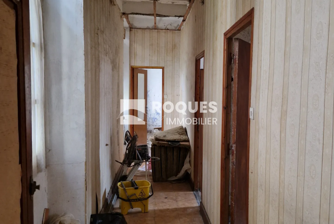 À vendre : Maison de ville à rénover à Lodève - 100 m² avec cour 