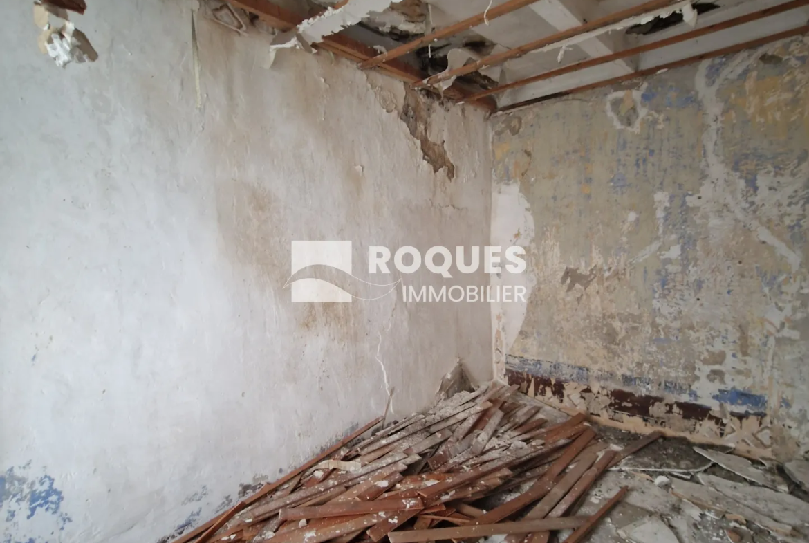 À vendre : Maison de ville à rénover à Lodève - 100 m² avec cour 