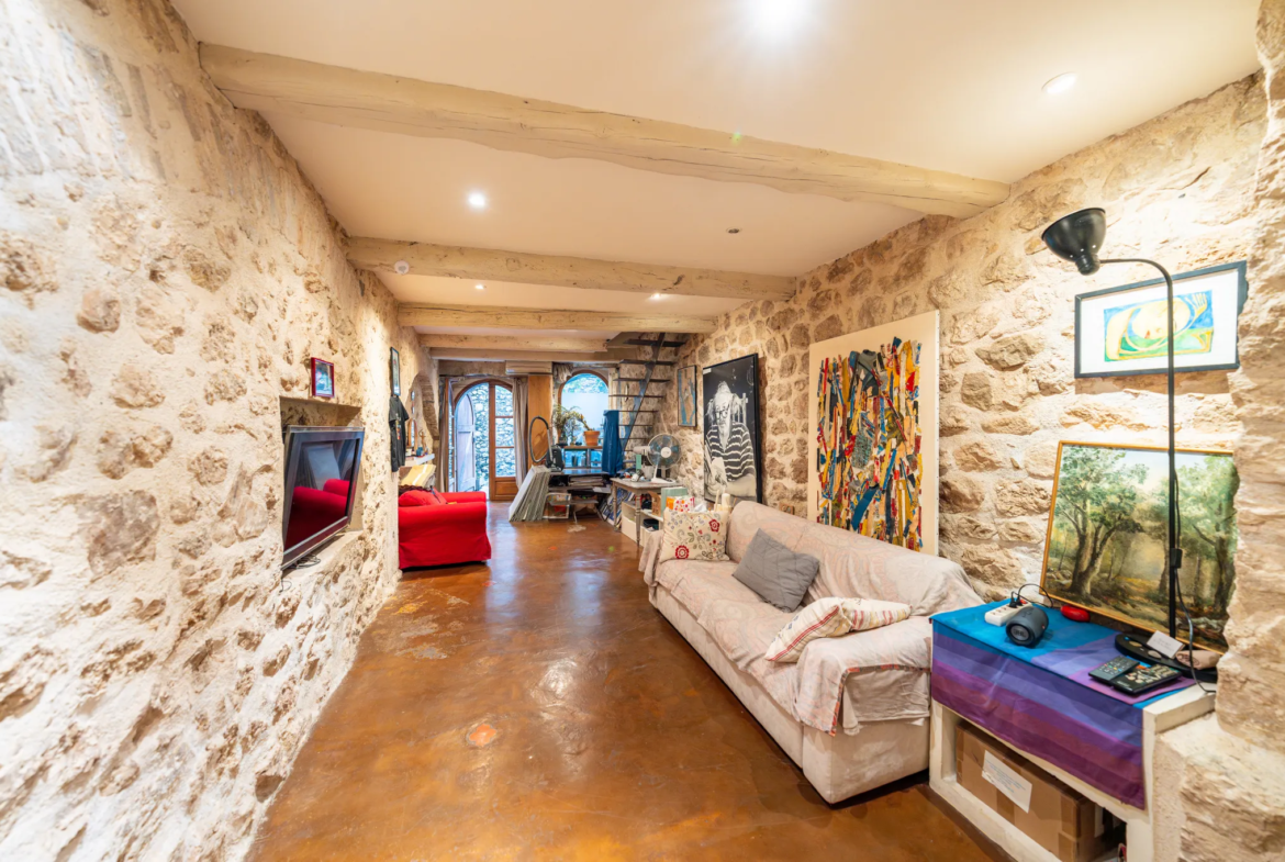 À vendre : Appartement duplex au cœur de Saint Paul de Vence 