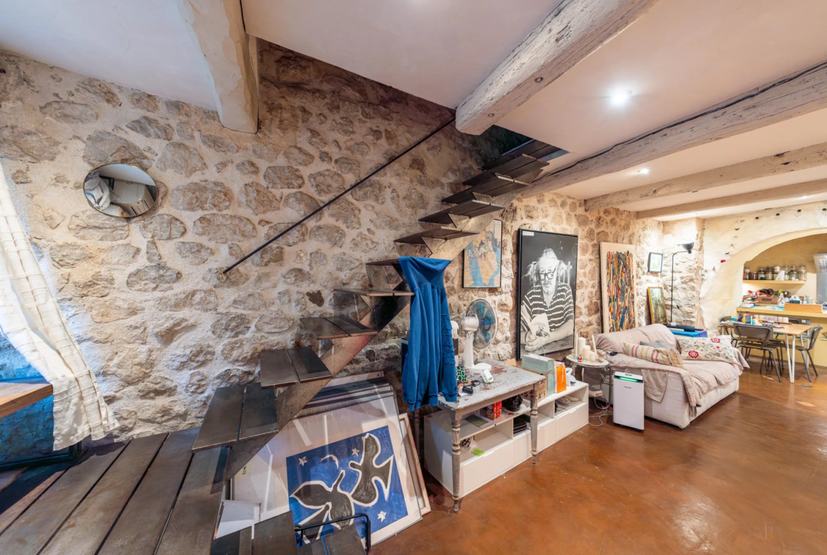 À vendre : Appartement duplex au cœur de Saint Paul de Vence 