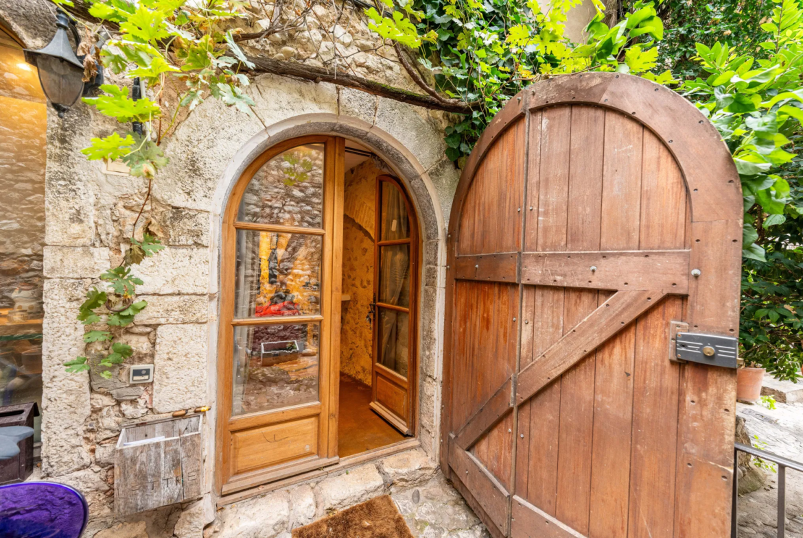 À vendre : Appartement duplex au cœur de Saint Paul de Vence 