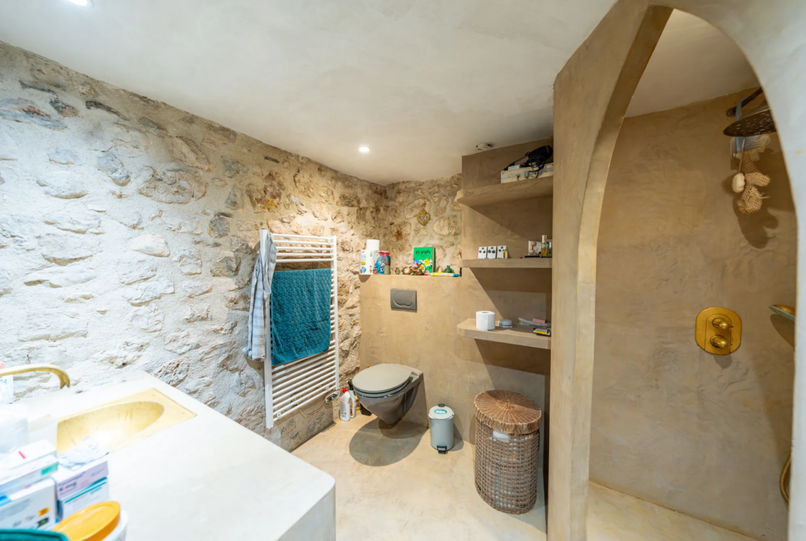 À vendre : Appartement duplex au cœur de Saint Paul de Vence 