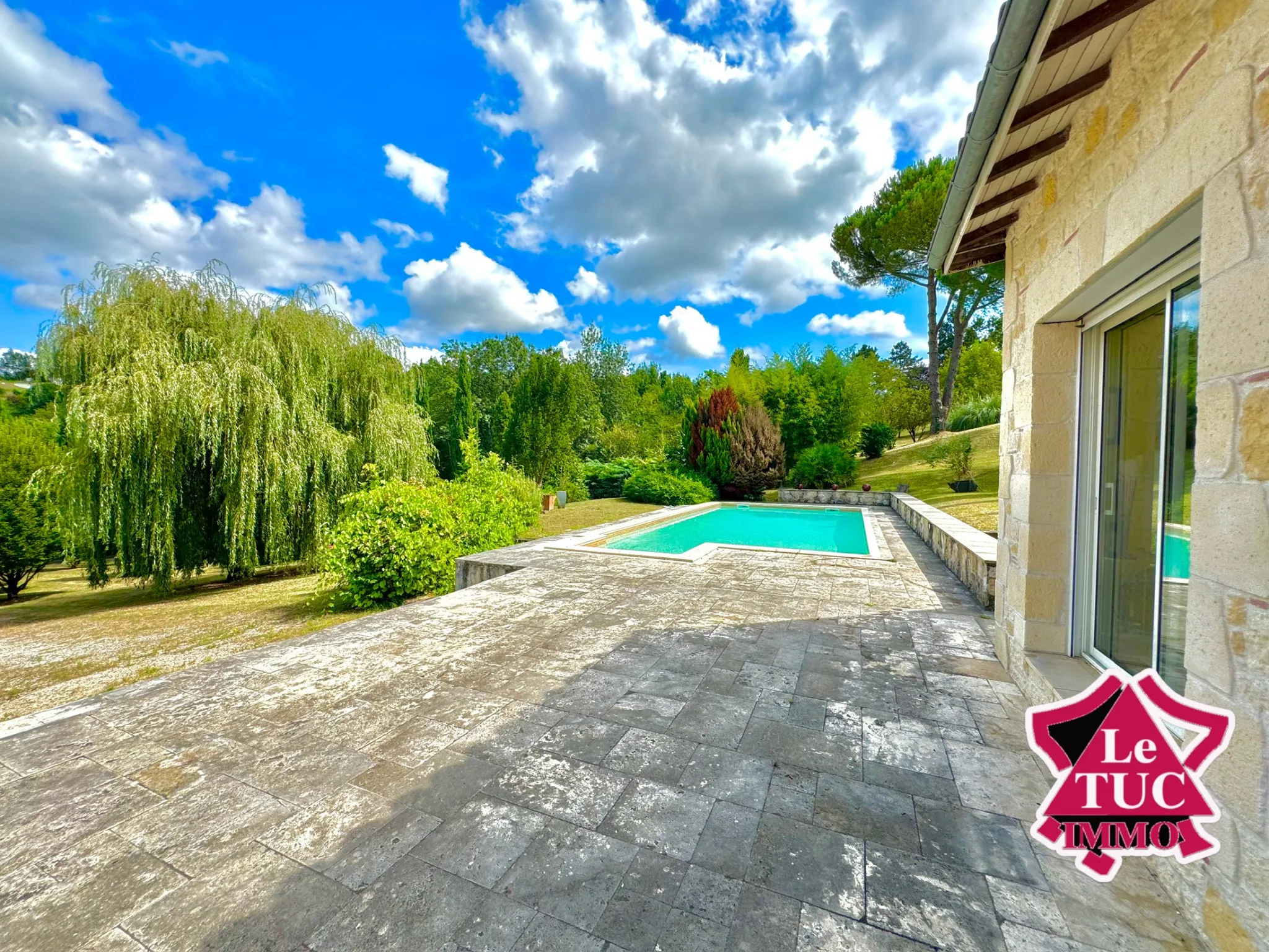 Maison contemporaine avec piscine et jardin de 5111 m2 à Penne d'Agenais 