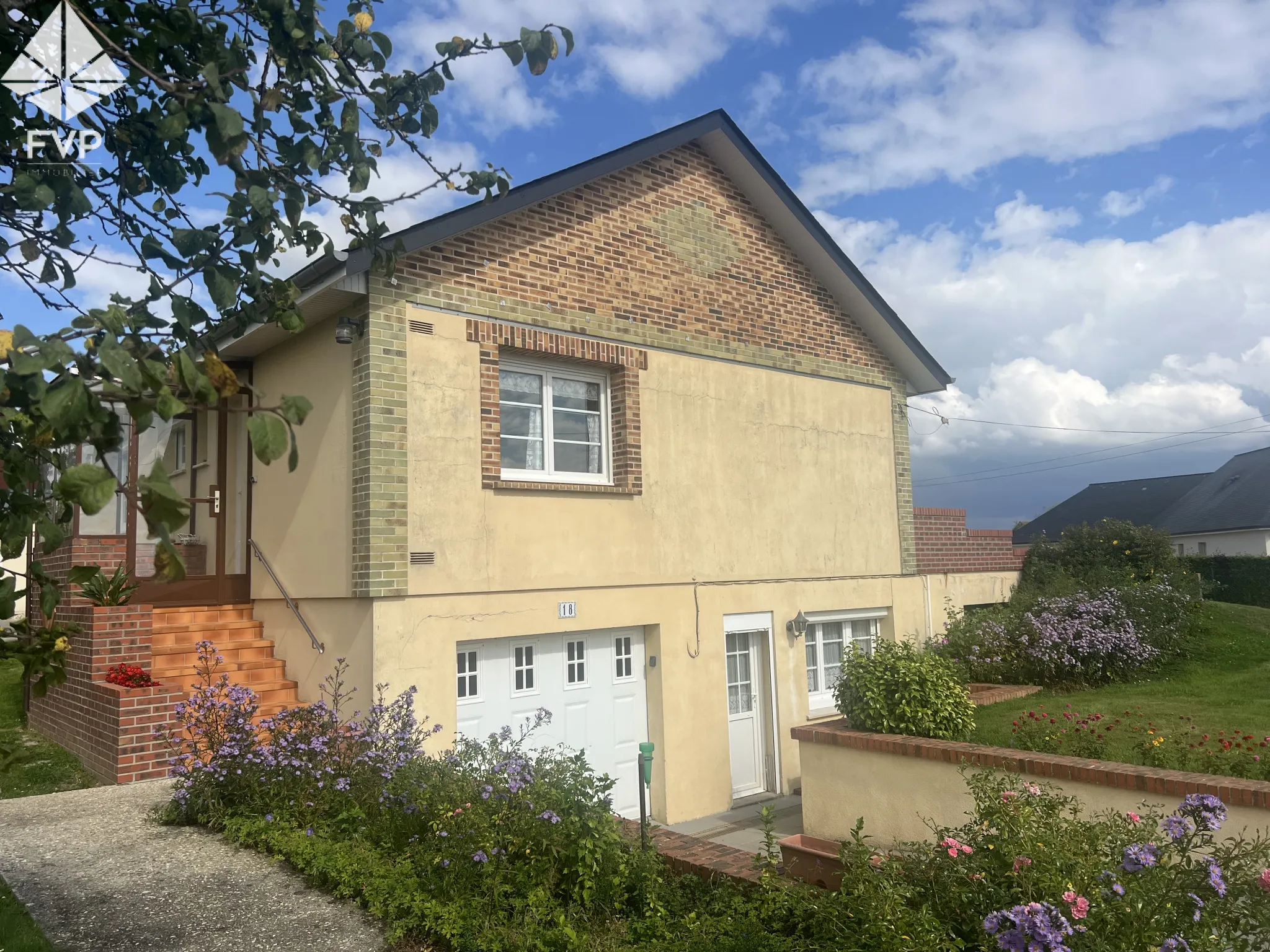 Maison T5 à La Trinité du Mont avec sous-sol complet 