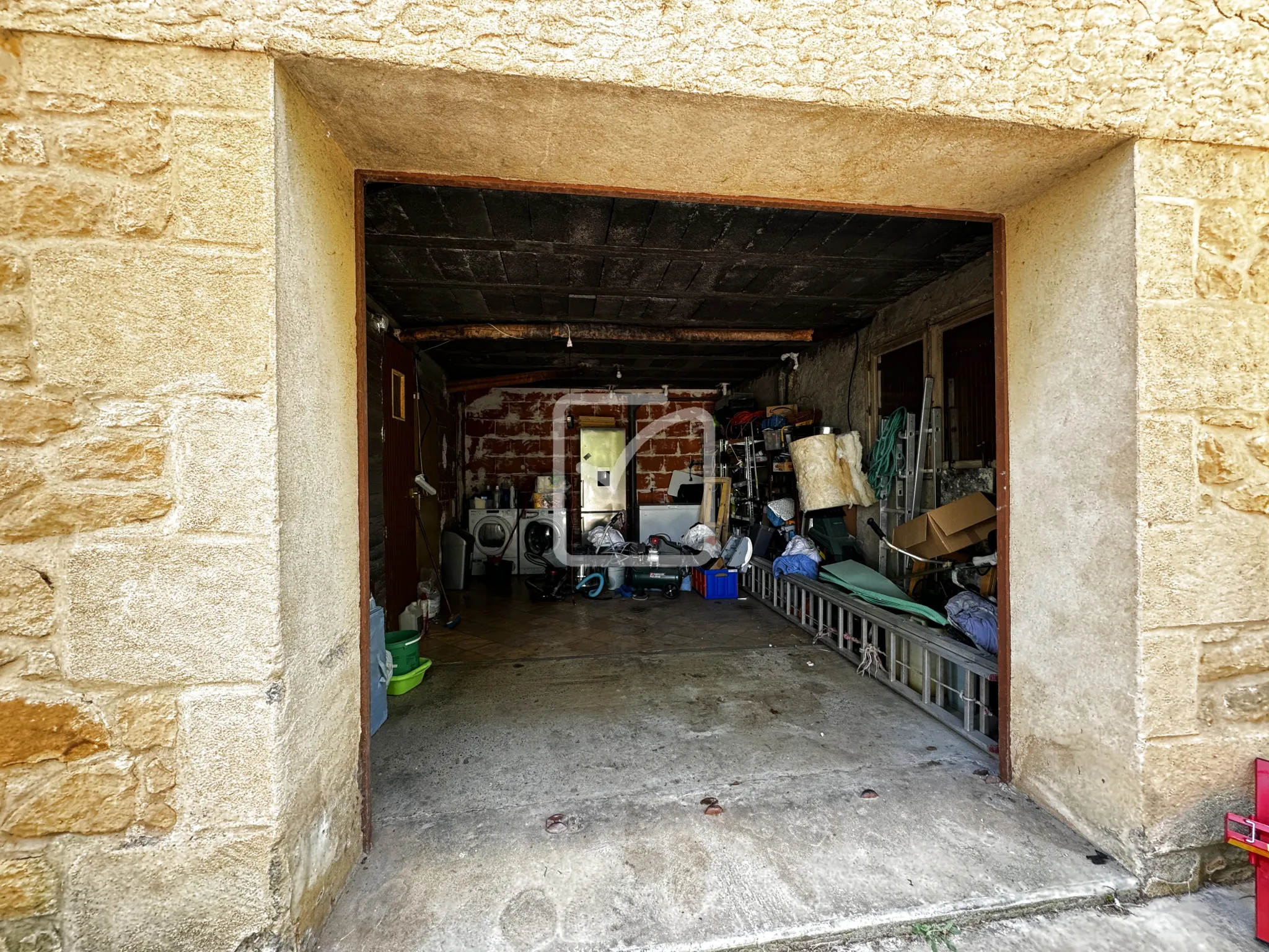 Charmante maison des années 60 avec 4 chambres et grand terrain à Gourdon 