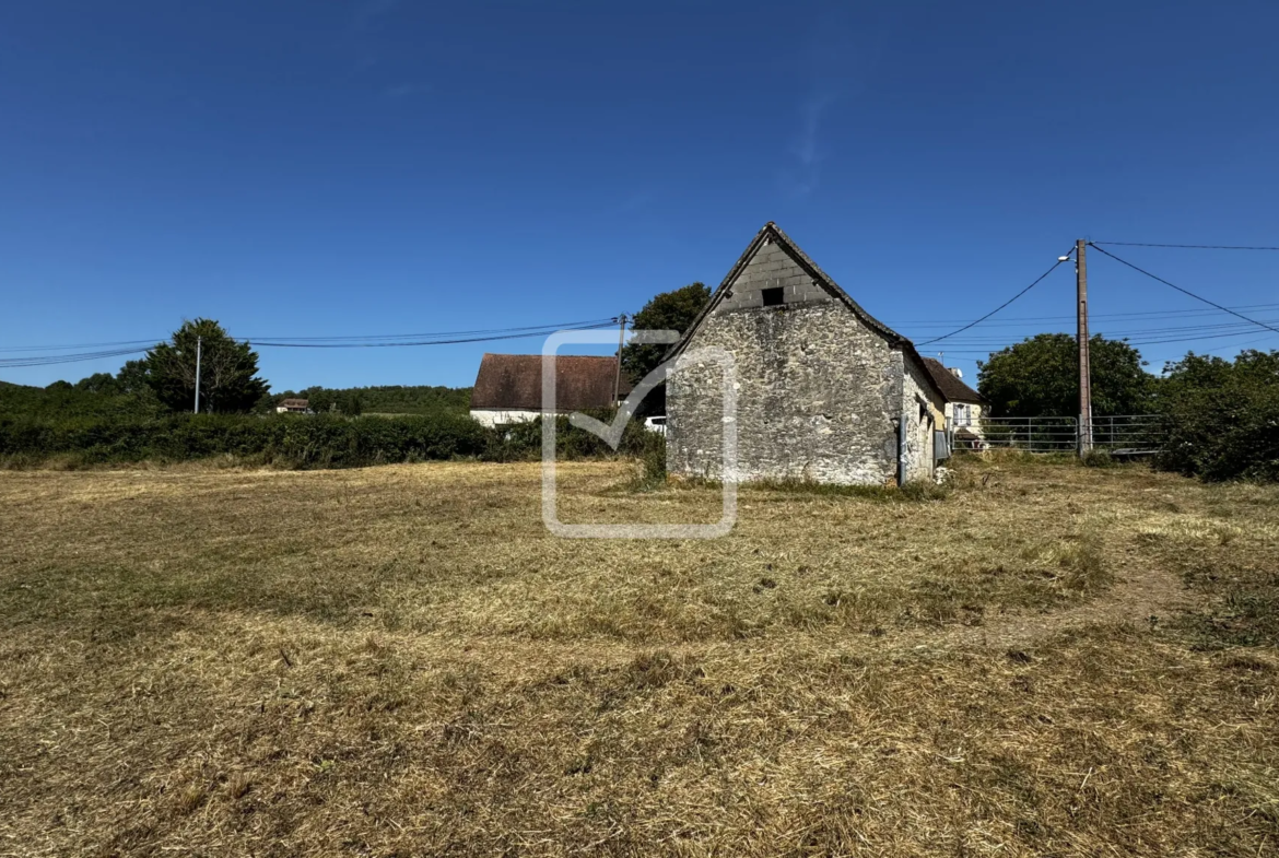 Grange en Pierres à Rénover sur Terrain de 1 Hectare à Saint Chamarand 