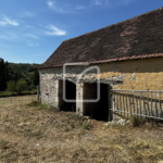 Grange en Pierres à Rénover sur Terrain de 1 Hectare à Saint Chamarand