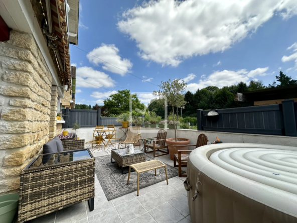 Maison de 150 m² à Sarlat avec jardin et terrasses