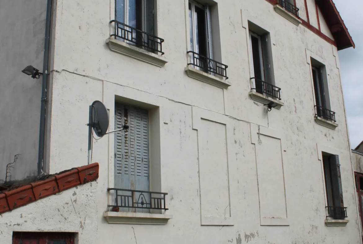 Grande maison spacieuse à Néris-les-Bains avec 5 chambres 