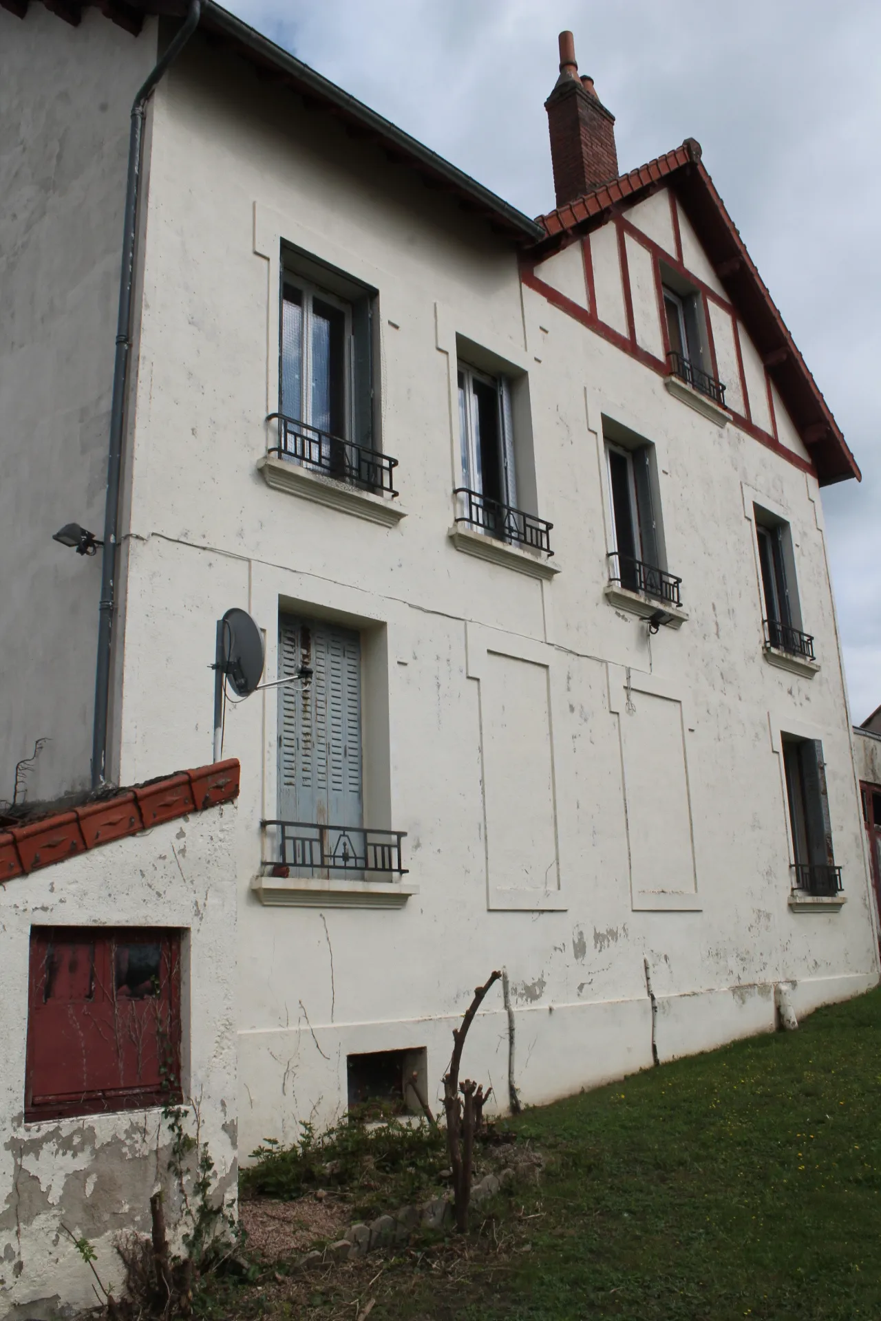 Grande maison spacieuse à Néris-les-Bains avec 5 chambres 