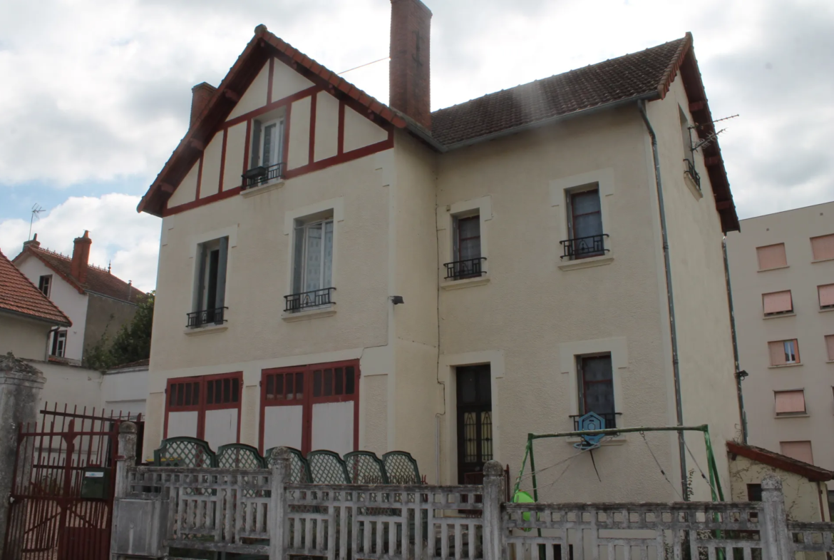 Grande maison spacieuse à Néris-les-Bains avec 5 chambres 