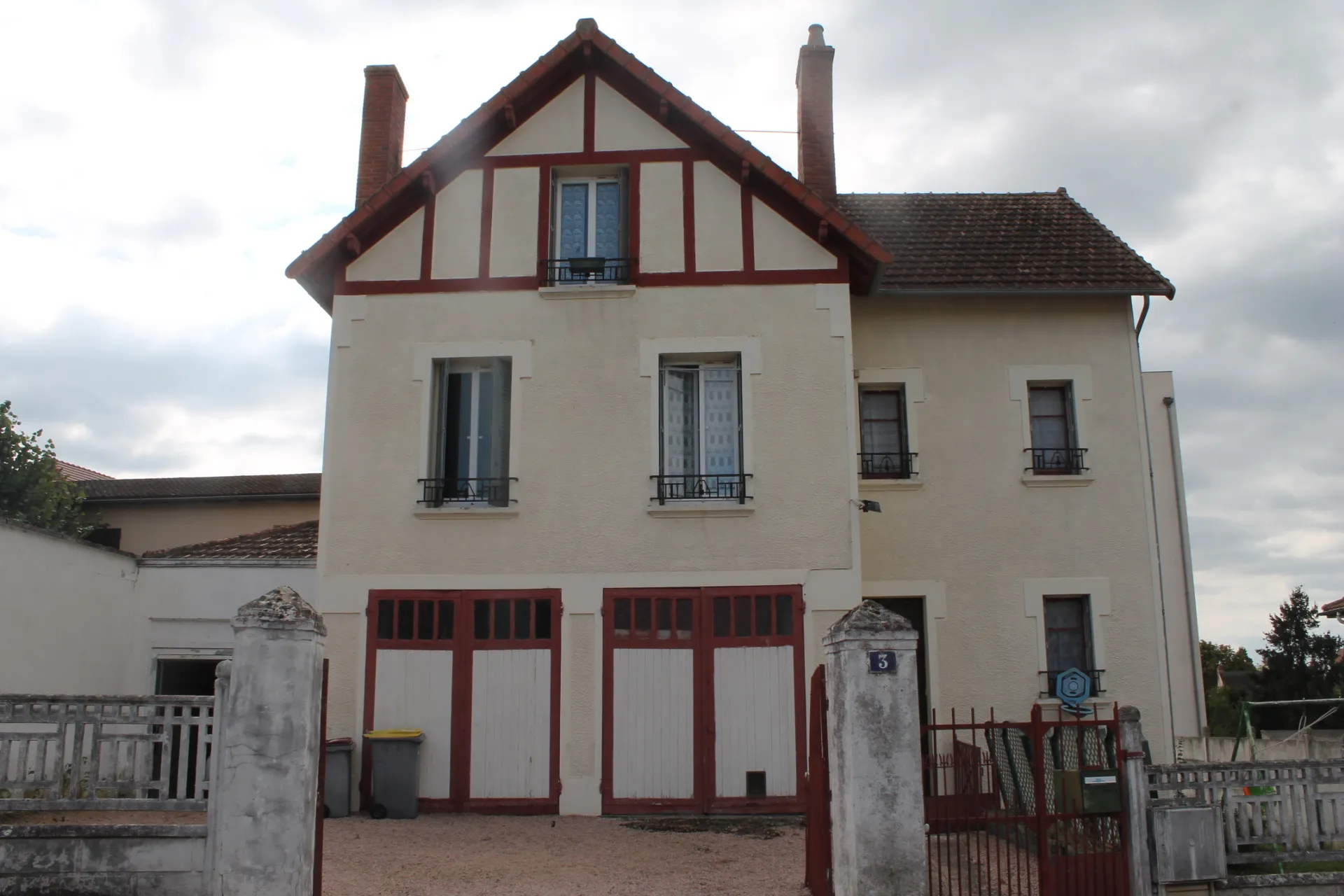 Grande maison spacieuse à Néris-les-Bains avec 5 chambres 