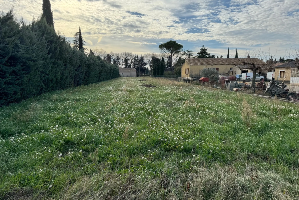 Terrain constructible de 1159 m2 à Sainte Cécile les Vignes 