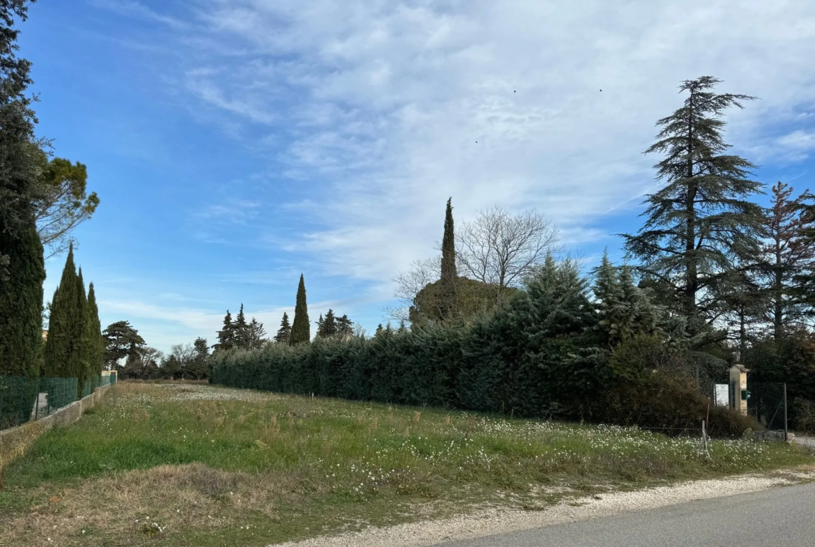 Terrain constructible de 1159 m2 à Sainte Cécile les Vignes 