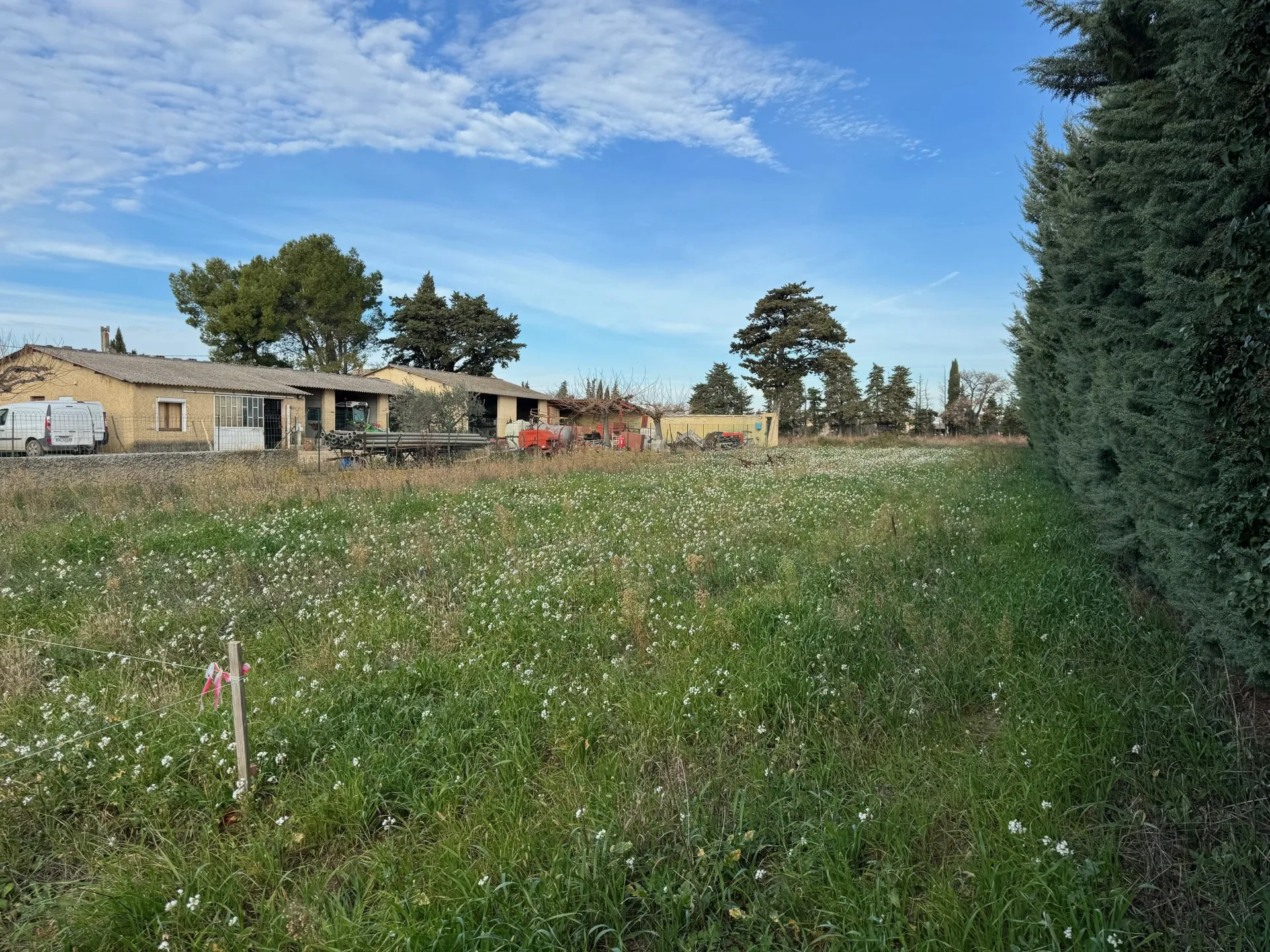 Terrain constructible de 1159 m2 à Sainte Cécile les Vignes 