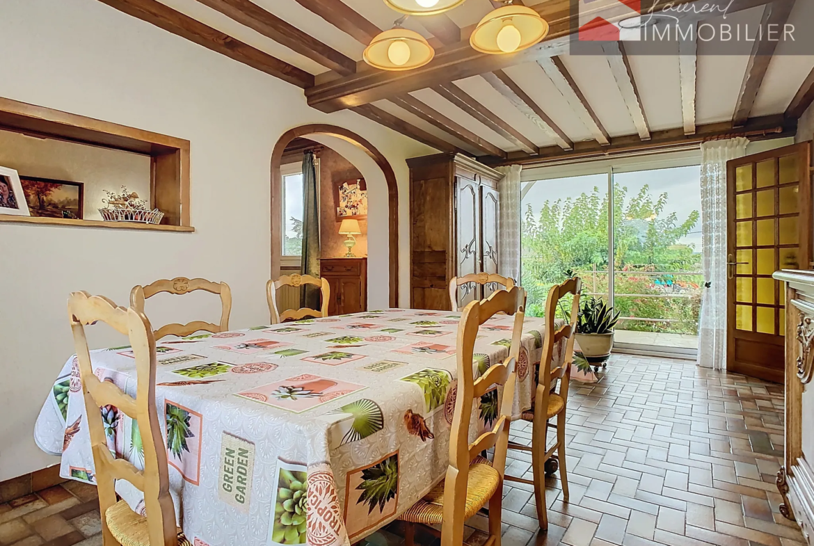 Grande maison avec terrasses à vendre à Saint-Bénigne 