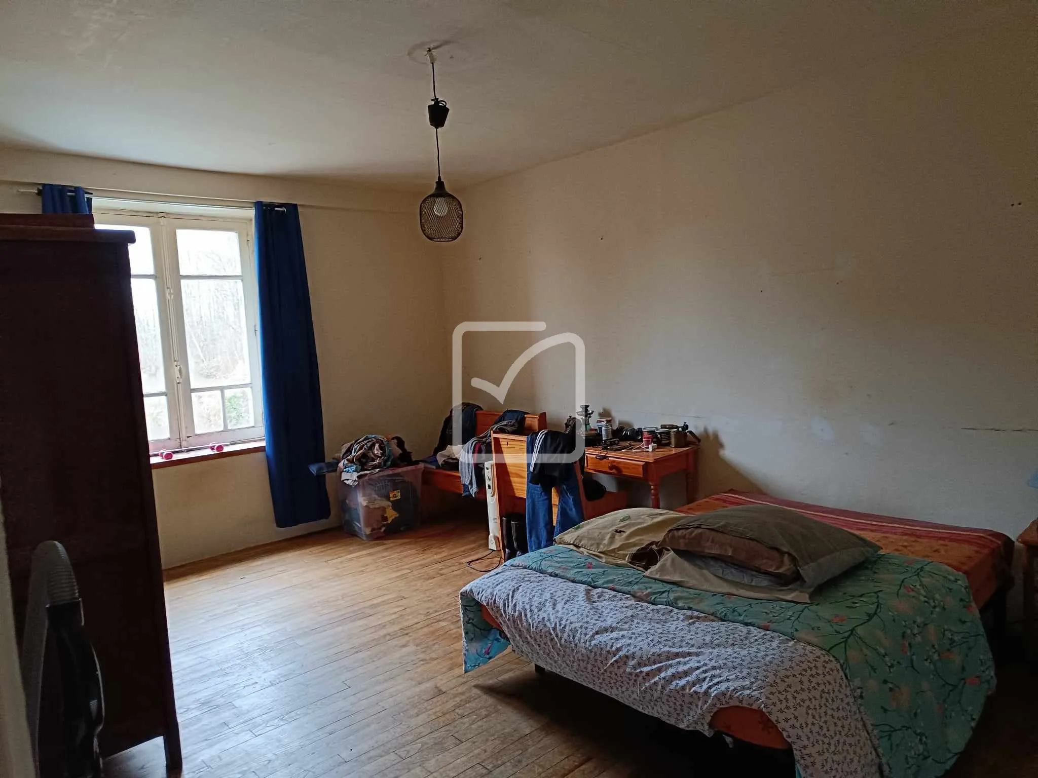 Grande maison avec beau potentiel à Mohon, 323 m2 sur 3200 m2 