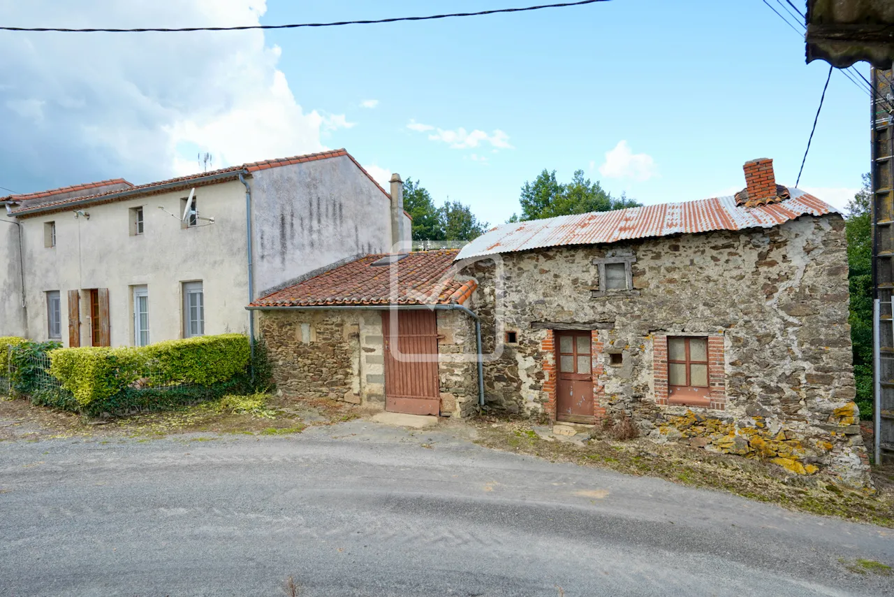 Maison à rafraîchir avec 3 chambres proche de Courlay 