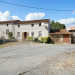 Maison à rafraîchir avec 3 chambres proche de Courlay