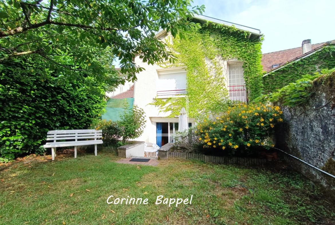 Maison de ville élégante avec jardin à Savignac les Églises 