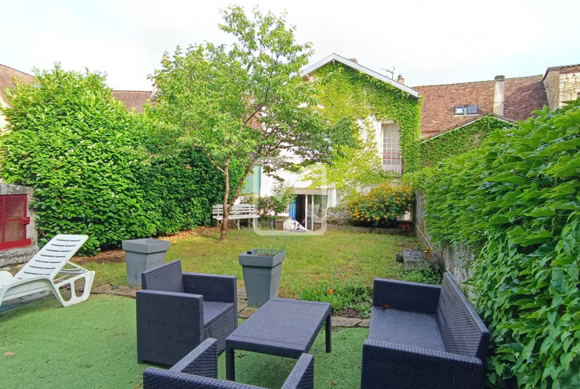 Maison de ville élégante avec jardin à Savignac les Églises 