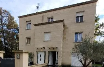 Villa à vendre à Verneuil-En-Halatte - 182 m2 à 66 000 €