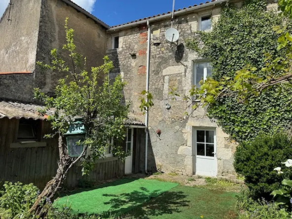 Maison de bourg à Sainte Hermine avec 3 chambres