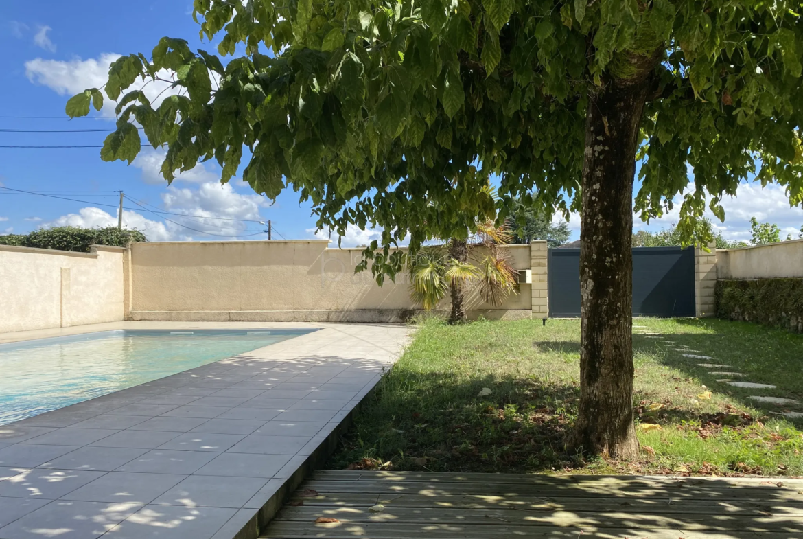 Maison en pierre 136 m² avec piscine à Bernos-Beaulac 